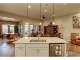 Photo #5: 974052 Listing