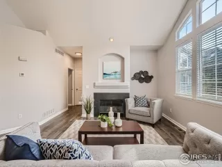 Photo #4: 974171 Listing