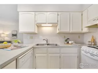 Photo #4: 974385 Listing