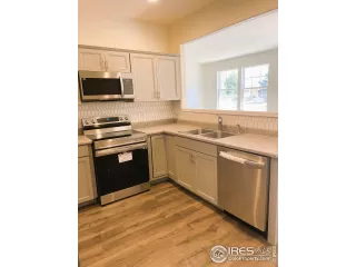 Photo #5: 974688 Listing