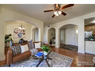 Photo #5: 974827 Listing