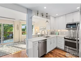 Photo #3: 974872 Listing