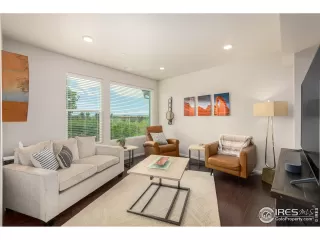 Photo #6: 974877 Listing