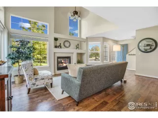 Photo #4: 974981 Listing