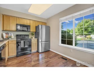 Photo #5: 974981 Listing