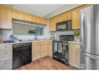 Photo #6: 974981 Listing