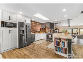 Photo #4: 975045 Listing