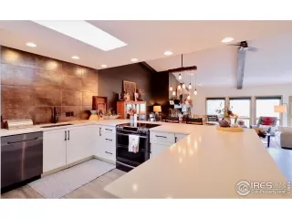 Photo #5: 975045 Listing