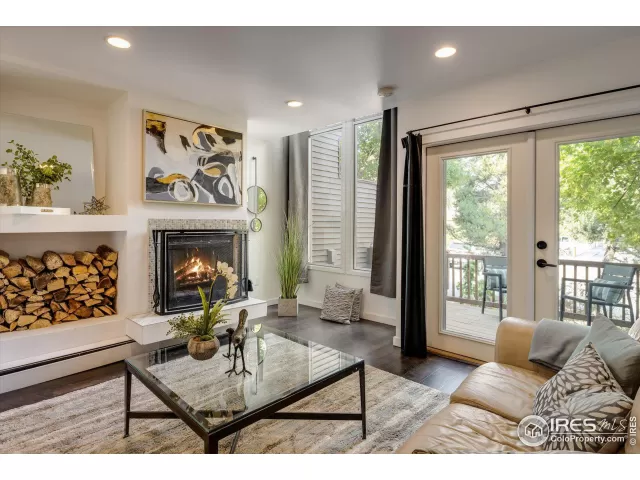 MLS: 975270 Condo For Sale