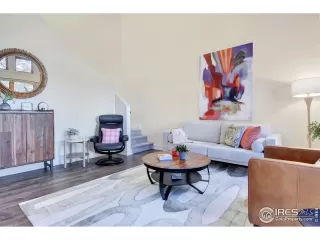 Photo #5: 975317 Listing