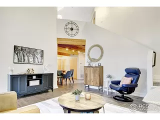 Photo #6: 975317 Listing