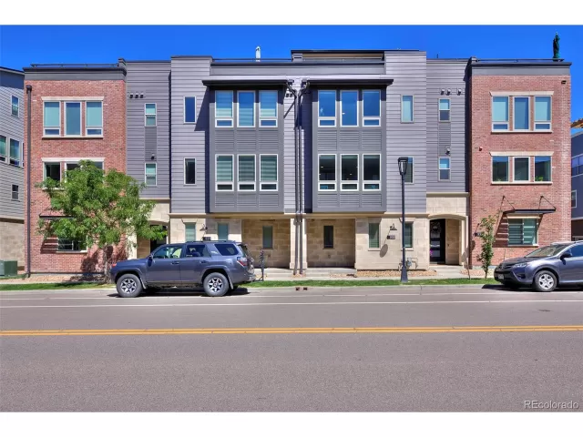 MLS: 9753419 Condo For Sale