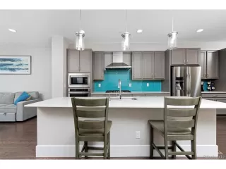 Photo #5: 9753419 Listing