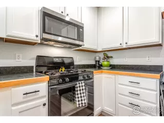 Photo #5: 975377 Listing