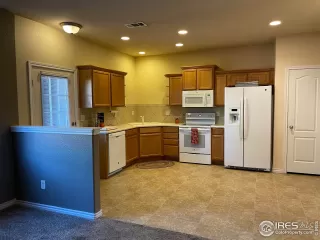 Photo #5: 975482 Listing