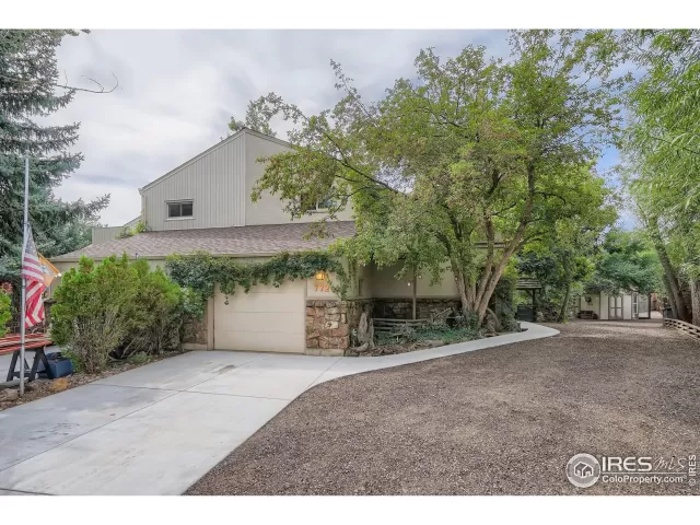 MLS: 975510 Condo For Sale