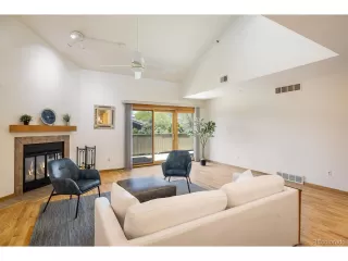 Photo #4: 9755575 Listing