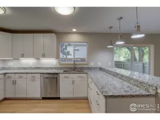 Photo #5: 975676 Listing