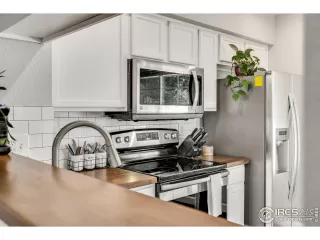 Photo #4: 975754 Listing