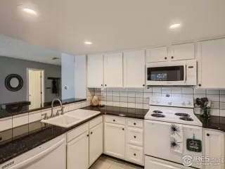 Photo #5: 975807 Listing