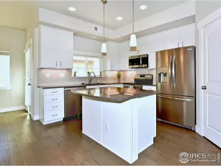 Photo #5: 975812 Listing