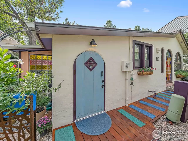 MLS: 975839 Condo For Sale