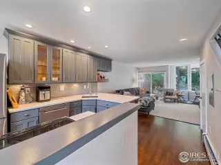 Photo #5: 975841 Listing