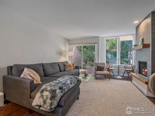 Photo #6: 975841 Listing