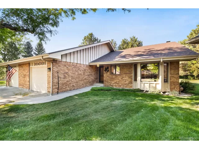 MLS: 9758656 Condo For Sale