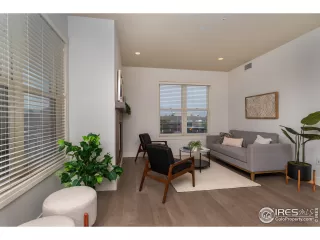 Photo #6: 975912 Listing