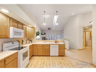 Photo #6: 975929 Listing