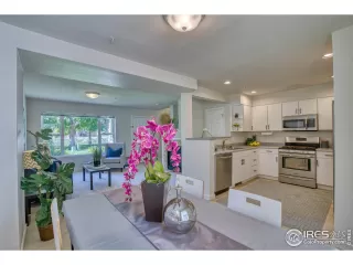 Photo #5: 975947 Listing