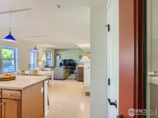 Photo #4: 976148 Listing