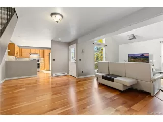 Photo #4: 9761898 Listing 