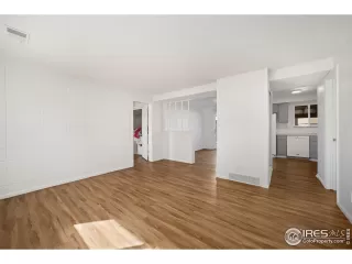 Photo #6: 976207 Listing