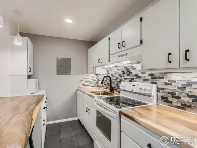 MLS: 976260 Condo For Sale