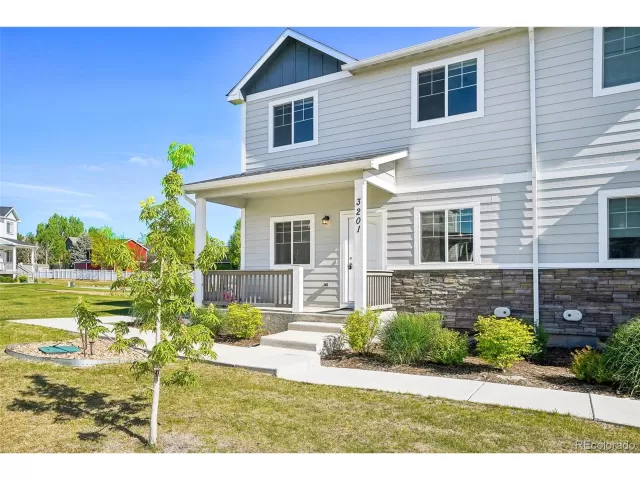 MLS: 9762852 Condo For Sale