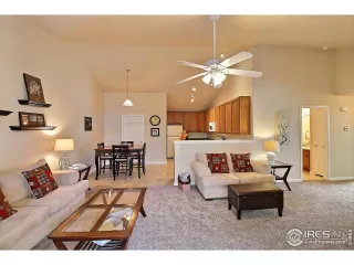 Photo #6: 976293 Listing