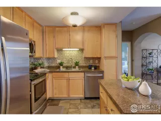 Photo #3: 976356 Listing