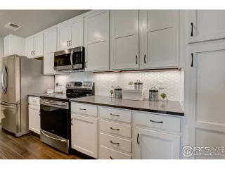 Photo #4: 976596 Listing