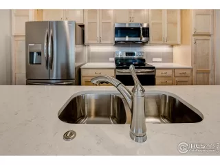 Photo #4: 976600 Listing