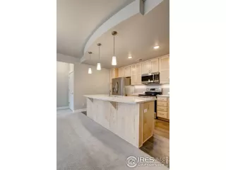 Photo #5: 976600 Listing