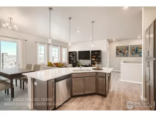 Photo #4: 976632 Listing