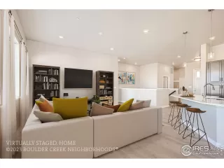 Photo #5: 976632 Listing