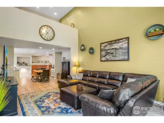 Photo #5: 976680 Listing