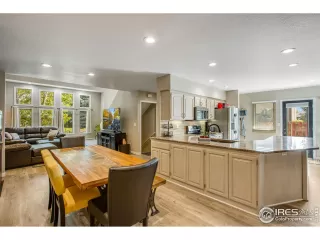 Photo #6: 976680 Listing