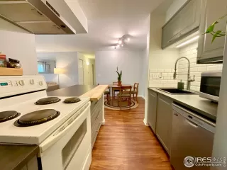 Photo #6: 976706 Listing