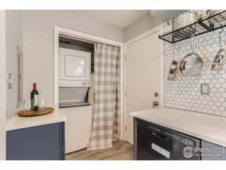 Photo #5: 976717 Listing