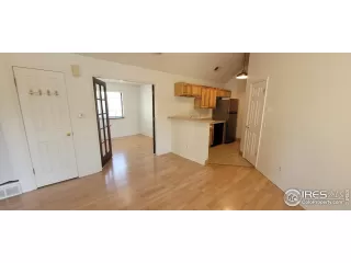 Photo #4: 976807 Listing