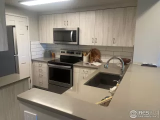 Photo #2: 976820 Listing